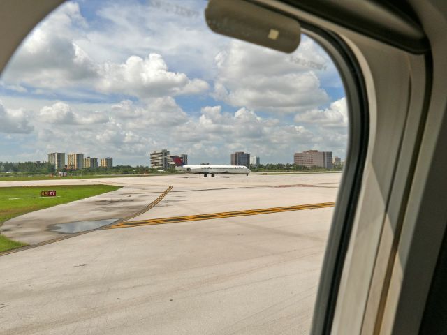 McDonnell Douglas MD-88 (N924DL) - Ready for takeoff from Rwy 30.