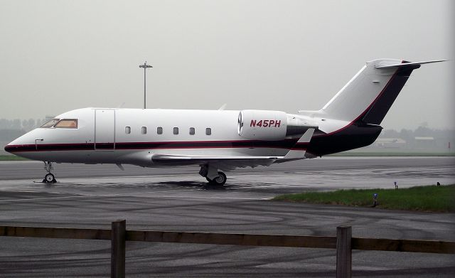 Canadair Challenger (N45PH)