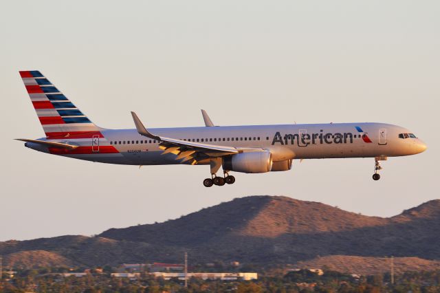 Boeing 757-200 (N204UW)