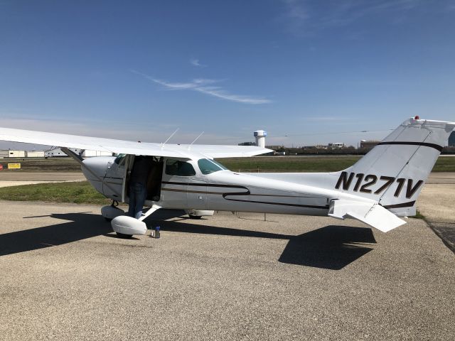 Cessna Skyhawk (N1271V)