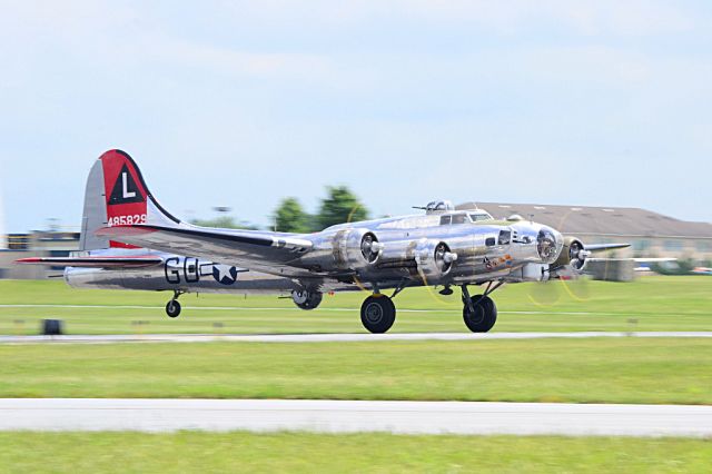 Boeing B-17 Flying Fortress (N3193G)