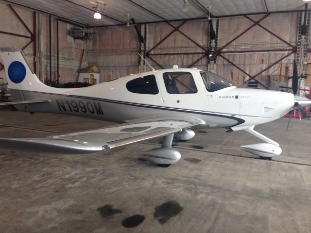 Cirrus SR-22 (N1990M)