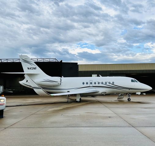 Dassault Falcon 2000 (N42NF)