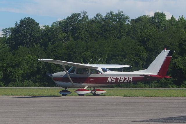 Cessna Skyhawk (N5792R)