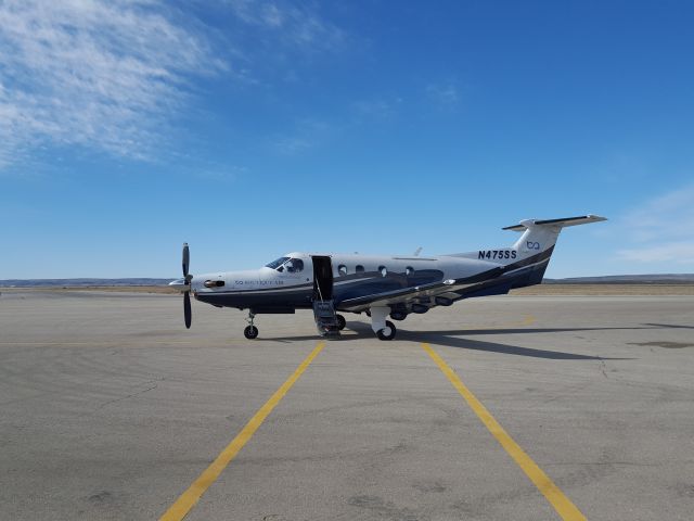 Pilatus PC-12 (N475SS) - In between flights in Carlsbad, NM.