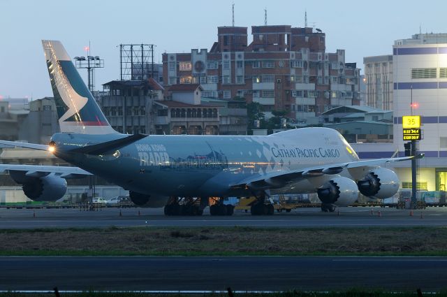 BOEING 747-8 (B-LJA)