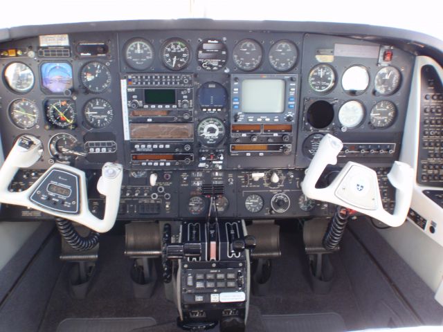 Beechcraft Duke (N422SB) - Original Panel