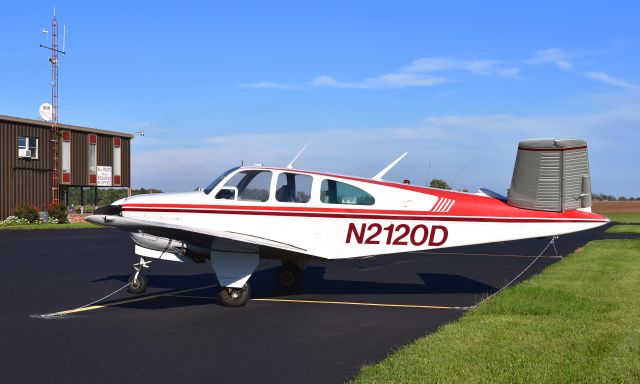 Beechcraft 35 Bonanza (N2120D) - Beech D35 Bonanza N2120D in Bluffton, OH