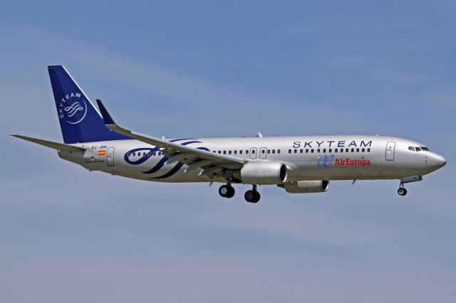 Boeing 737-800 (EC-JHK) - "SkyTeam" livery