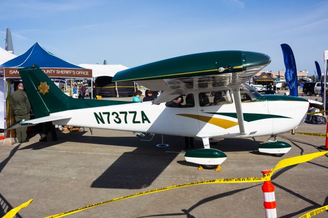 Cessna Skyhawk (N737AZ)