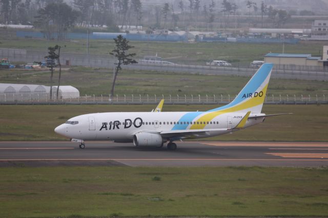 Boeing 737-700 (JA12AN)