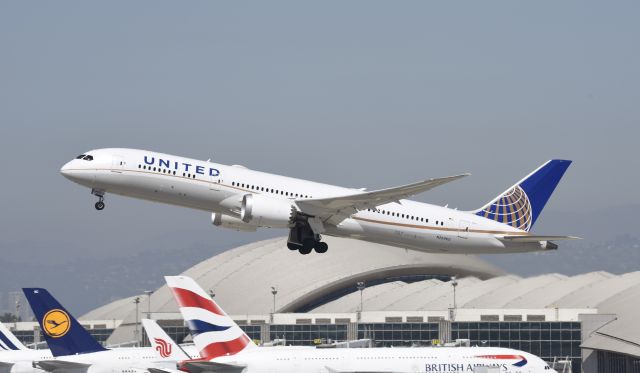 Boeing 787-9 Dreamliner (N26960) - Departing LAX