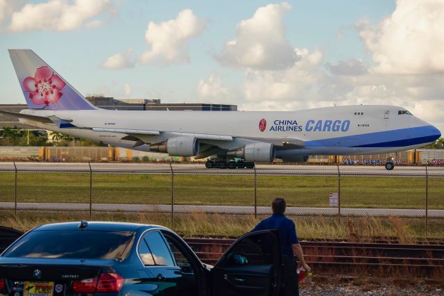 Boeing 747-400 (B-18722)