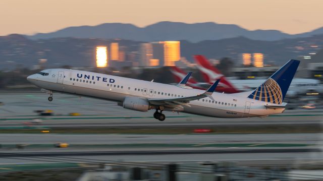 Boeing 737-900 (N62849) - Departing 25Lbr /3/4/18