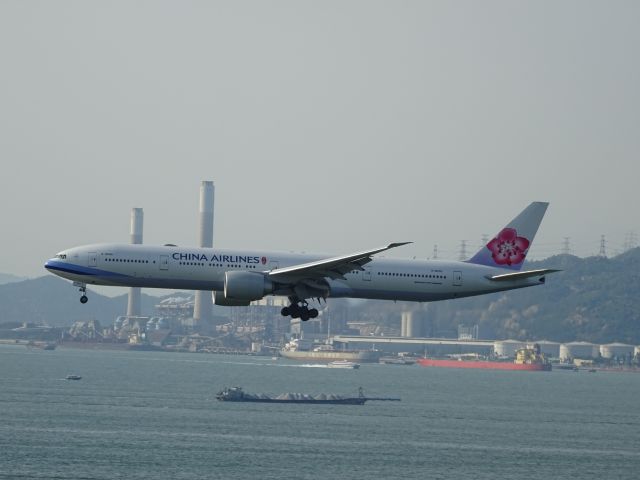 BOEING 777-300ER (B-18055)