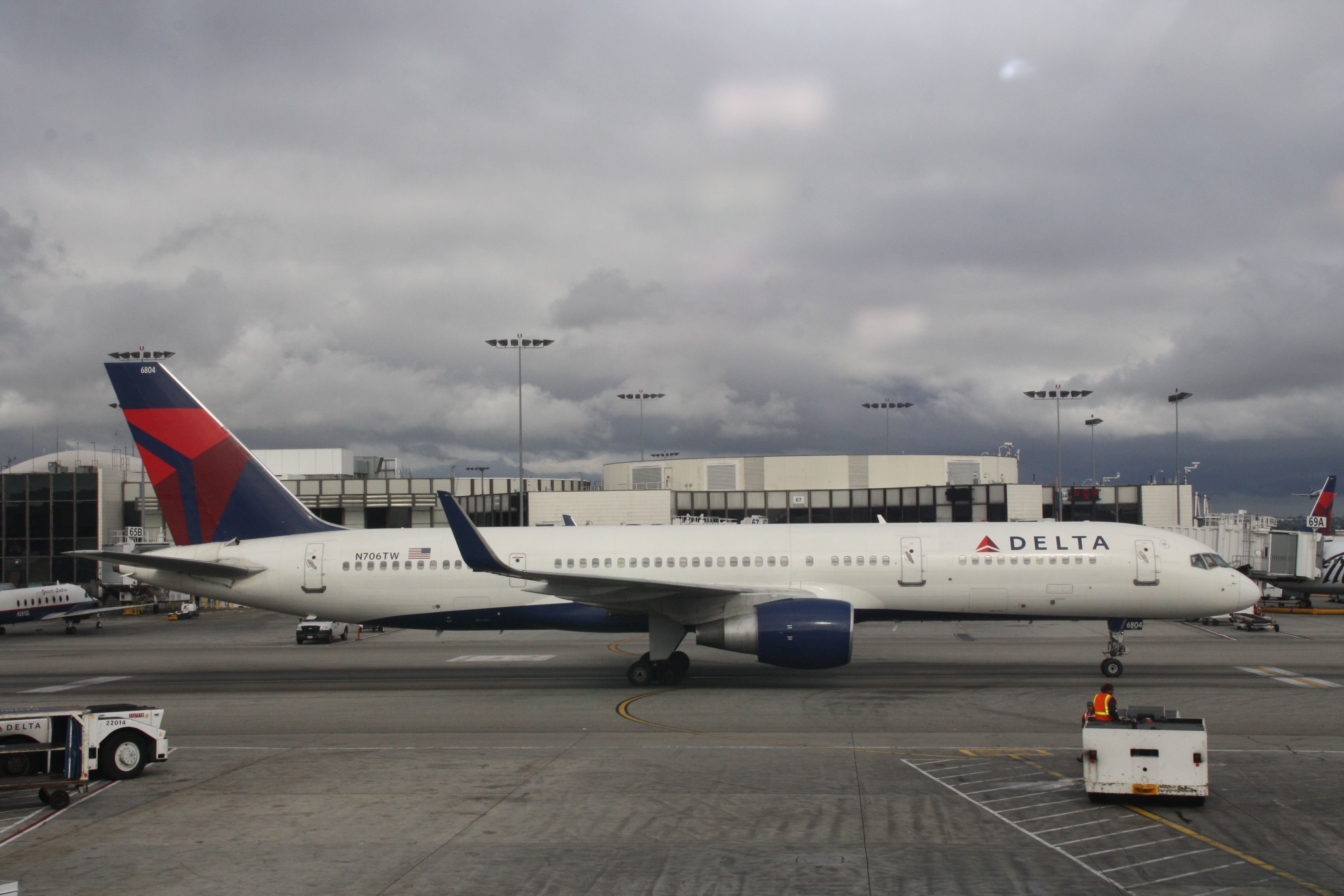 Boeing 757-200 (N706TW)