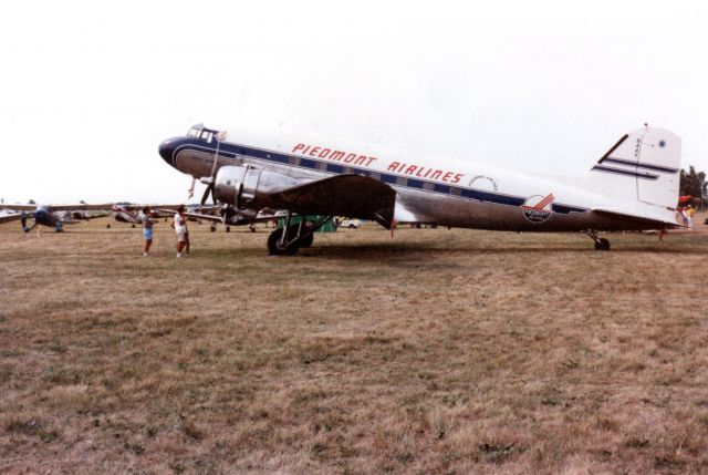 Douglas DC-3 (N44V)