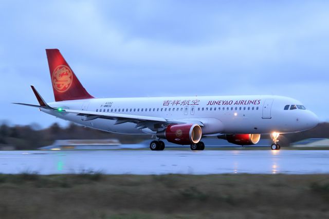 Airbus A320 (F-WWDQ)