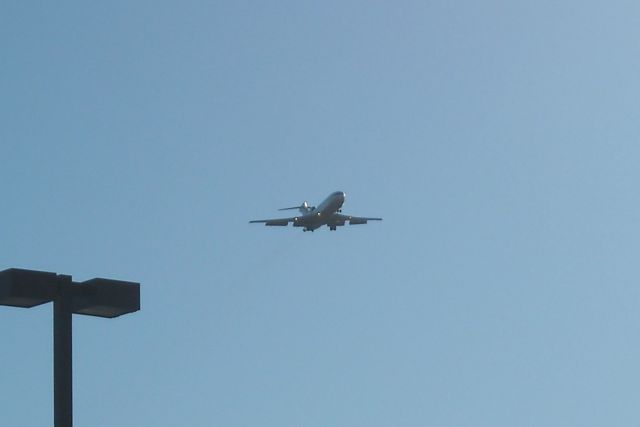 BOEING 727-200 —
