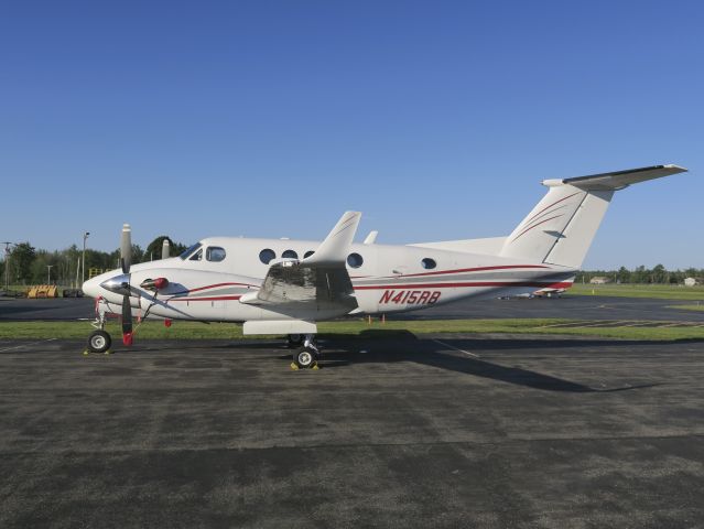 Beechcraft Super King Air 200 (N415RB) - 1 AUG 2015.
