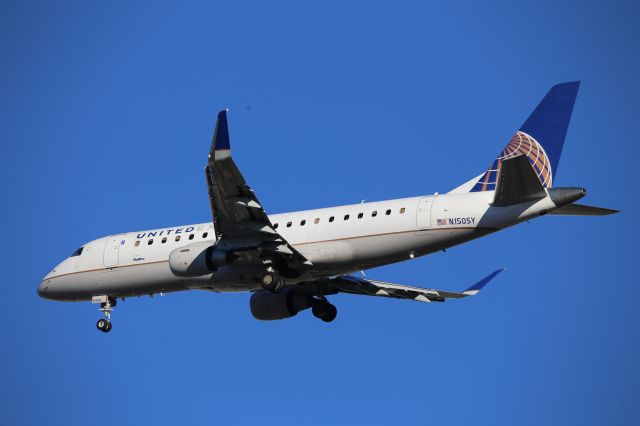 EMBRAER 175 (long wing) (N150SY)