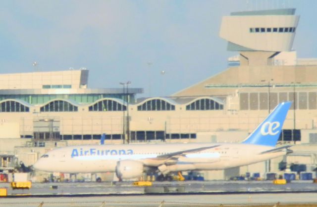 Boeing 787-8 (EC-MOM) - Departing for Madrid,Barajas(MAD/LEMD)"In the distance!"
