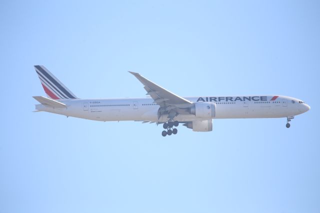 BOEING 777-300ER (F-GSQA)