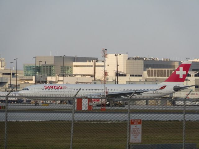 Airbus A330-300 (HB-JHB)