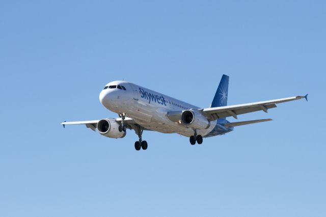 Airbus A320 (VH-FNP)