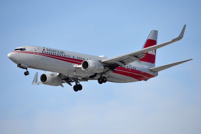 Boeing 737-800 (N915NN) - TWA Heritage Jet. Arriving 23-R from DFW. 02-07-21