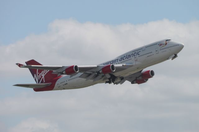 Boeing 747-400 (G-VWOW)