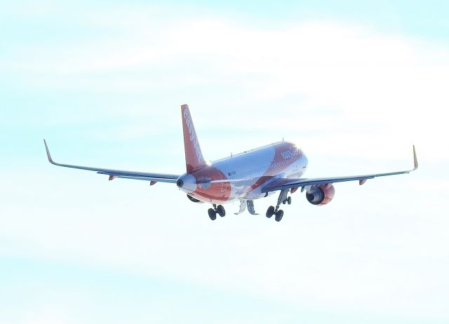 Airbus A320 (G-EZRZ) - EPLB