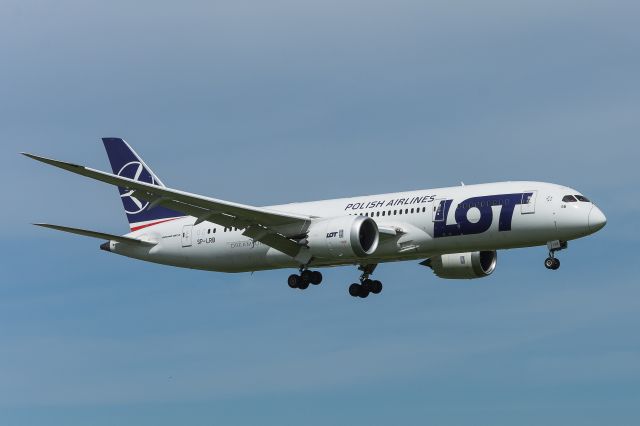 Boeing 787-8 (SP-LRB) - WAW SPOTTING