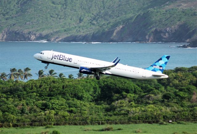 Airbus A321 (N903JB)