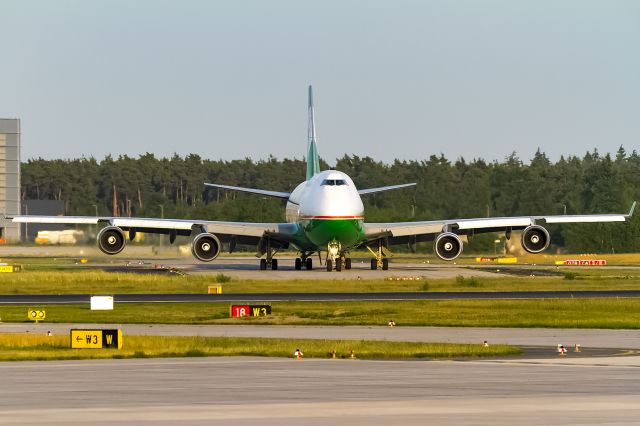 Boeing 747-400 (B-16406)