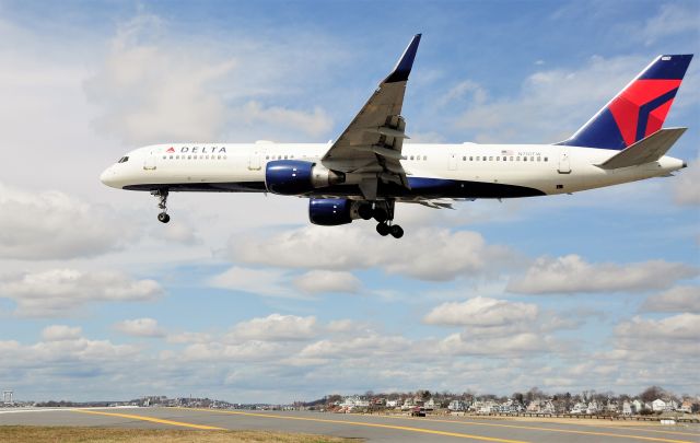 Boeing 757-200 (N710TW) - RWY 27 approach 