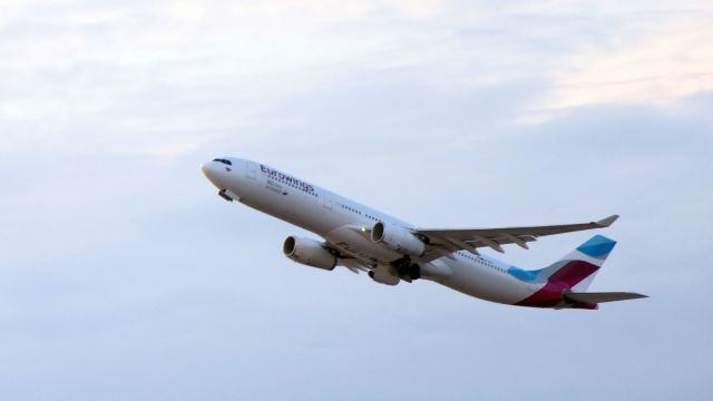 Airbus A330-300 (OO-SFK)