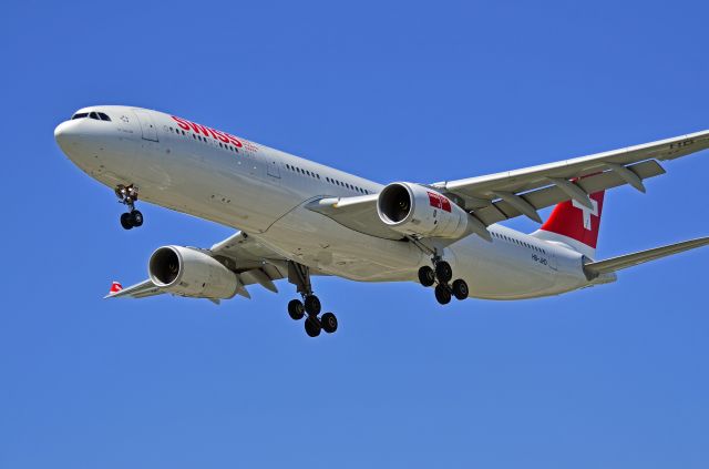 Airbus A330-300 (HB-JHD)