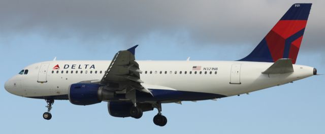 Airbus A319 (N321NB) - On Final 30-L