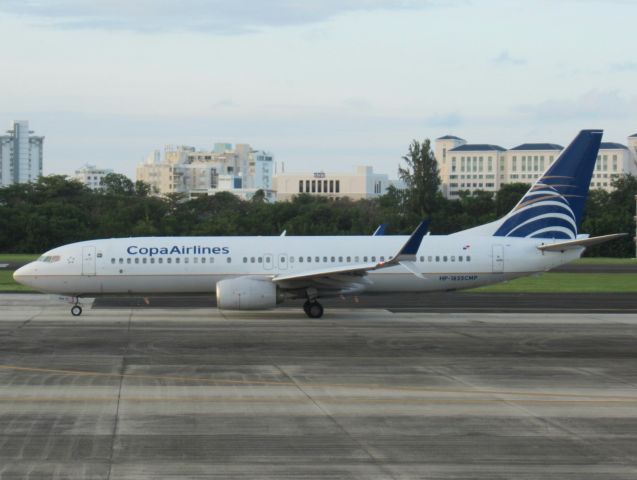 Boeing 737-800 (HP-1825CMP)