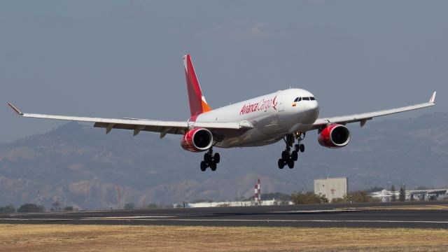 Airbus A330-200 (N332QT)