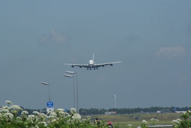 Airbus A380-800 (A6-EDY) - Emirates Final approach EHAM RWY18R