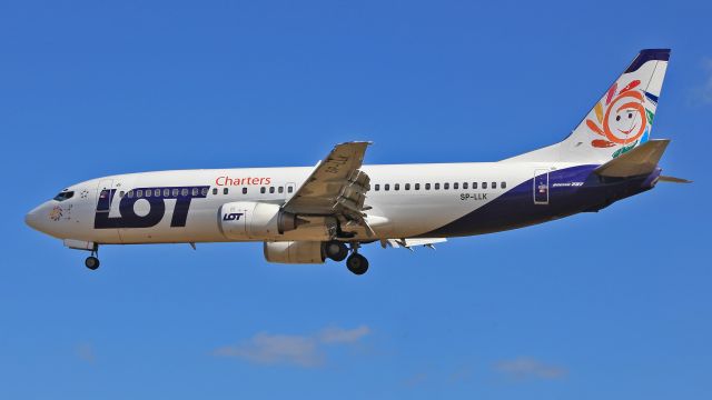 BOEING 737-400 (SP-LLK) - Landing 27L.