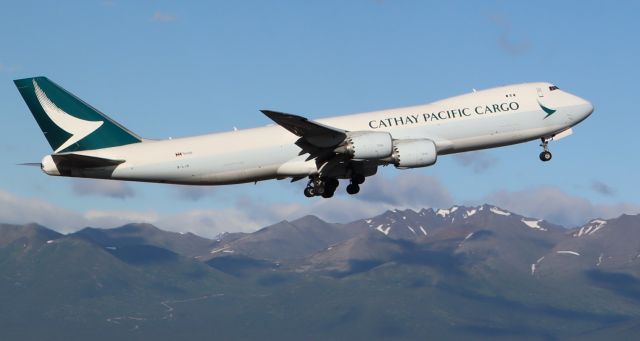 BOEING 747-8 (B-LJG) - Takeoff from 15-33 to the south