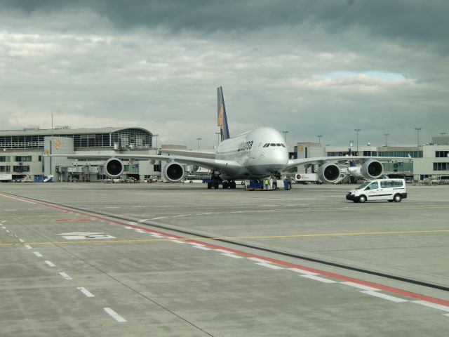 Airbus A380-800 (D-AIMG) - ready for take off (DLH728 to Shanghai) 01.09.2014