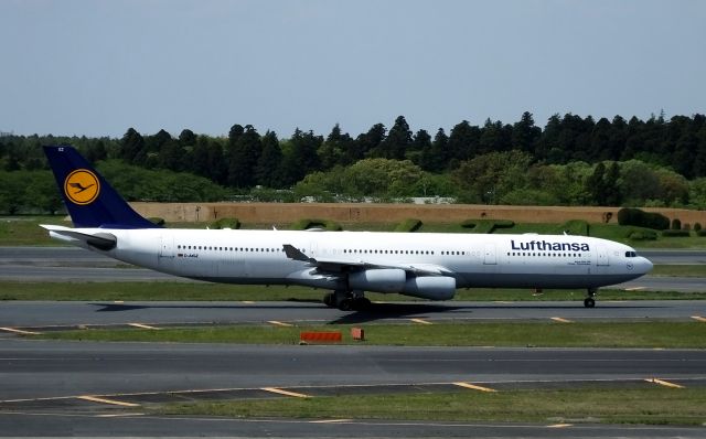 Airbus A340-300 (D-AIGZ) - Taxing at NRT.(2016/04/25)