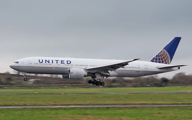 Boeing 777-200 (N77019) - united b777-224er n77019 diverting to shannon while routing heathrow to houston 12/1/19.