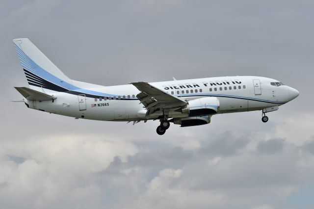 Boeing 737-500 (N708S) - 5-L 05-06-24