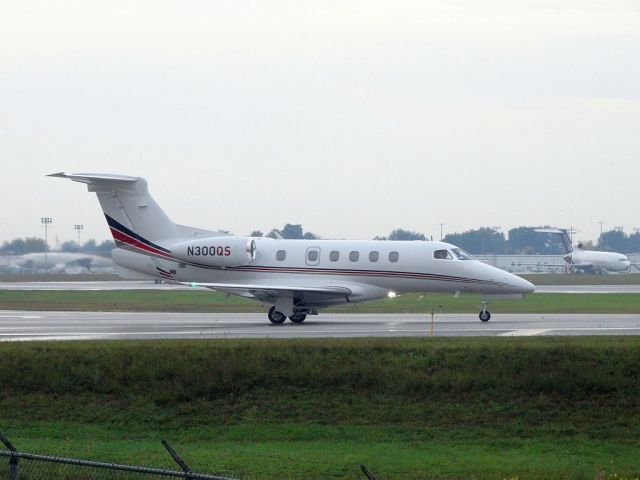 Embraer Phenom 300 (N300QS)