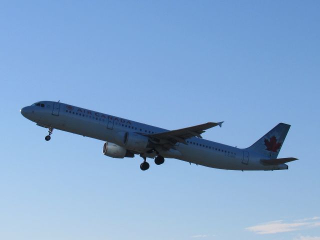 Airbus A321 (C-GJWD)